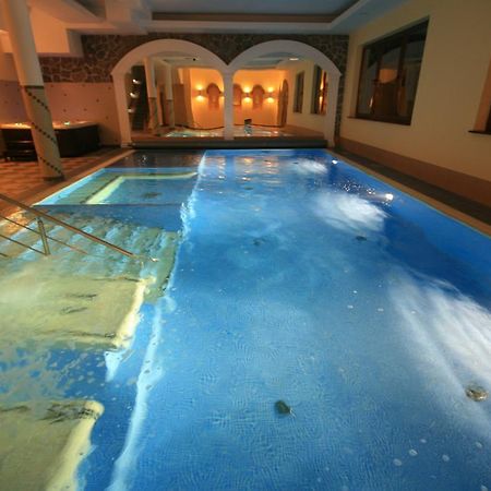 Dwor Ostoia Hotel Rymanów Buitenkant foto