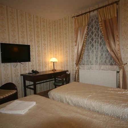 Dwor Ostoia Hotel Rymanów Kamer foto