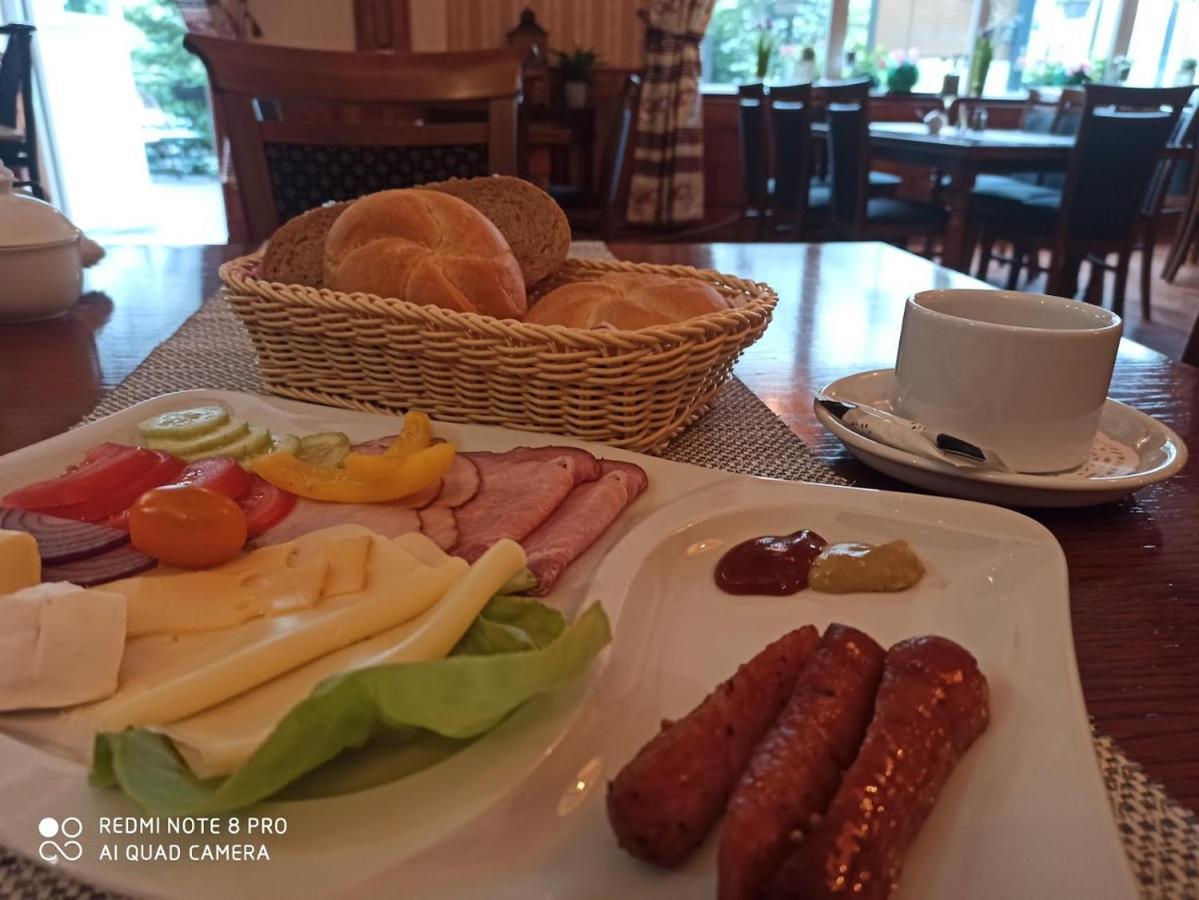 Dwor Ostoia Hotel Rymanów Buitenkant foto