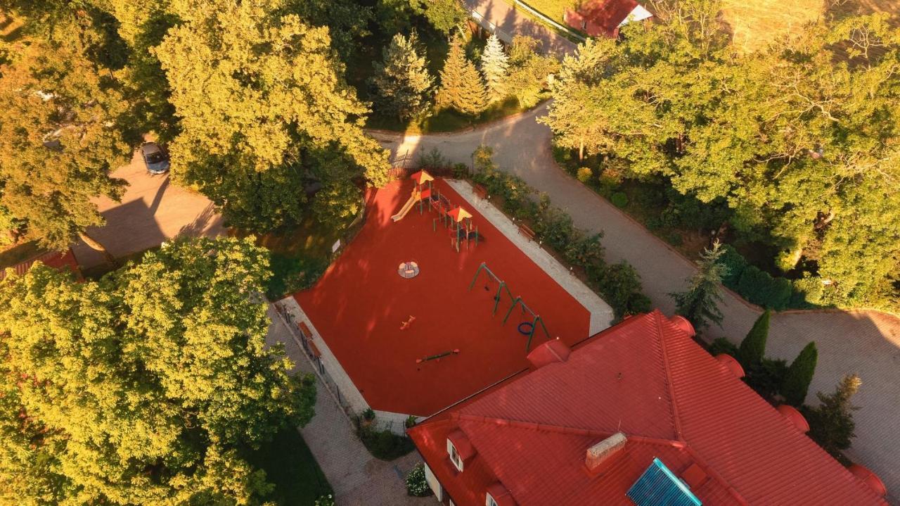 Dwor Ostoia Hotel Rymanów Buitenkant foto
