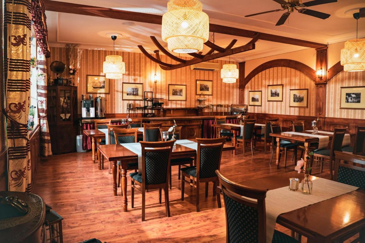 Dwor Ostoia Hotel Rymanów Buitenkant foto