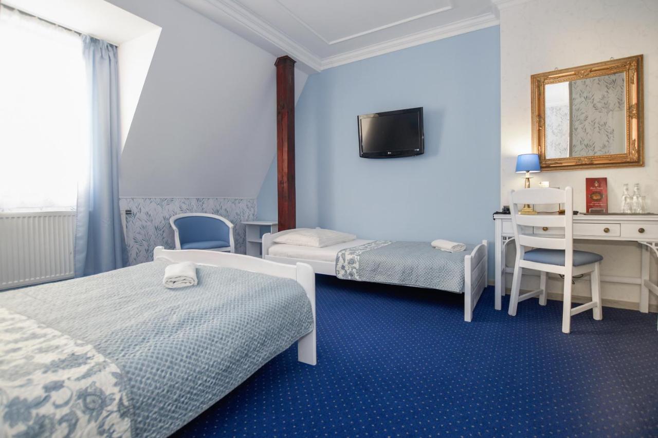 Dwor Ostoia Hotel Rymanów Buitenkant foto