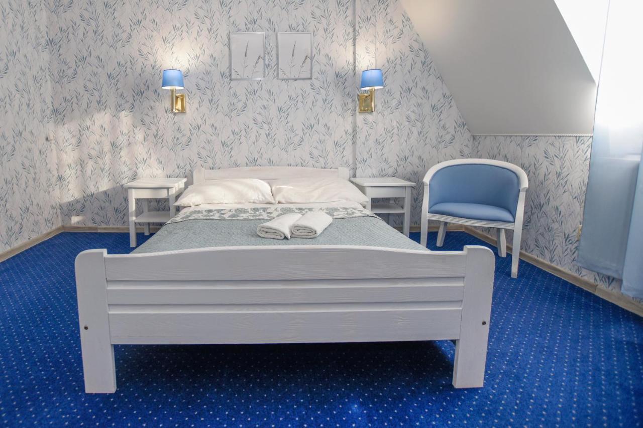 Dwor Ostoia Hotel Rymanów Buitenkant foto