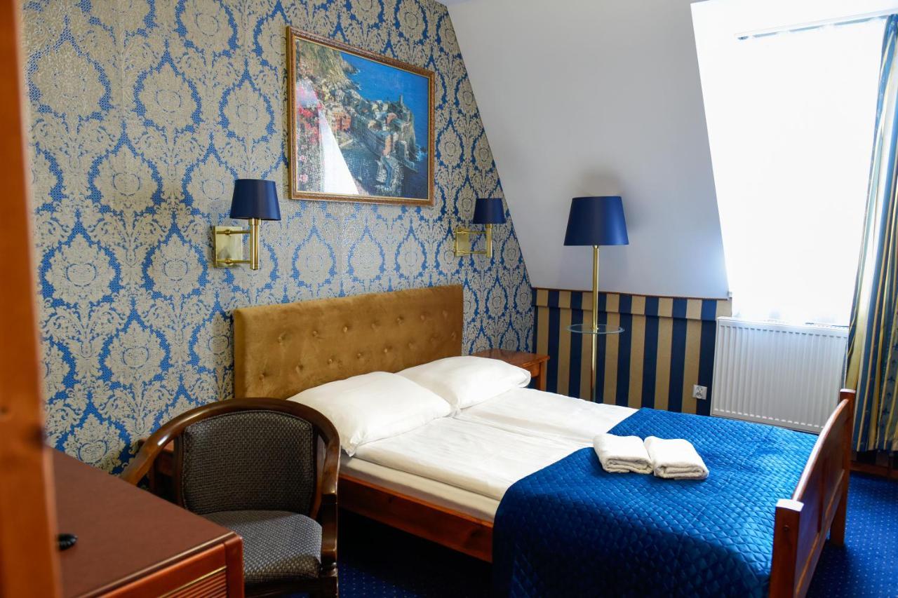 Dwor Ostoia Hotel Rymanów Buitenkant foto