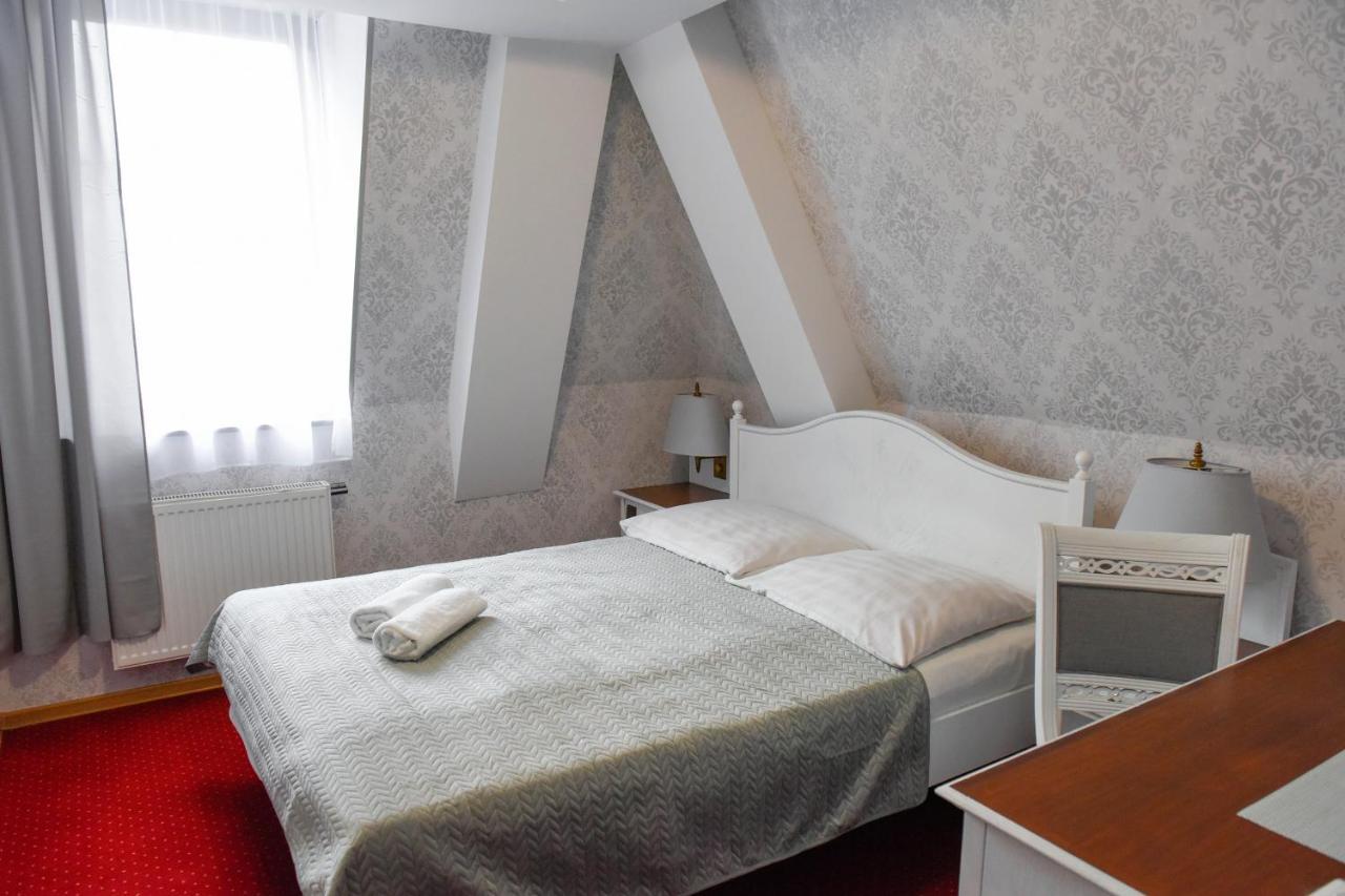 Dwor Ostoia Hotel Rymanów Buitenkant foto