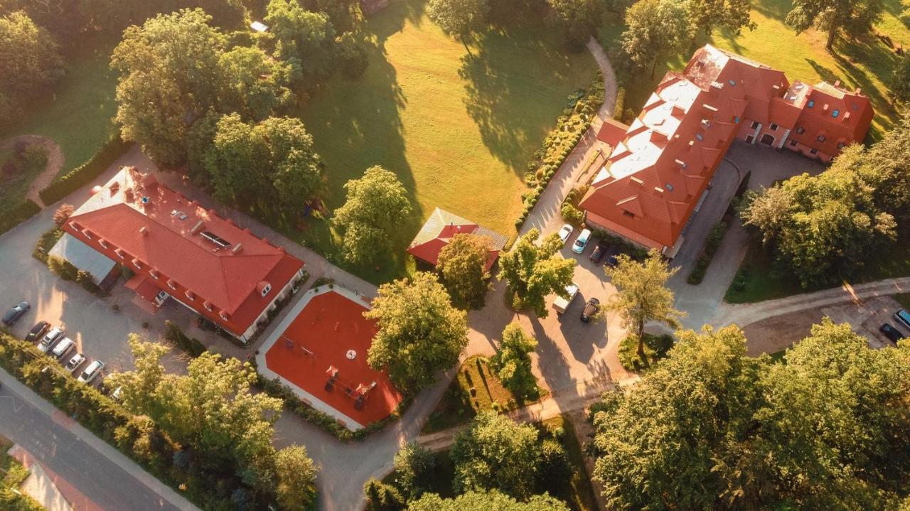 Dwor Ostoia Hotel Rymanów Buitenkant foto
