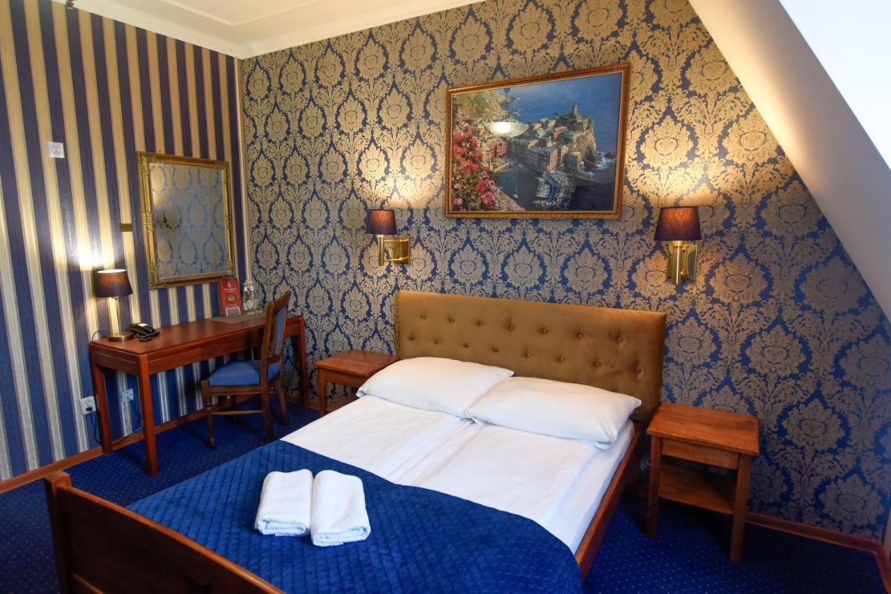 Dwor Ostoia Hotel Rymanów Buitenkant foto