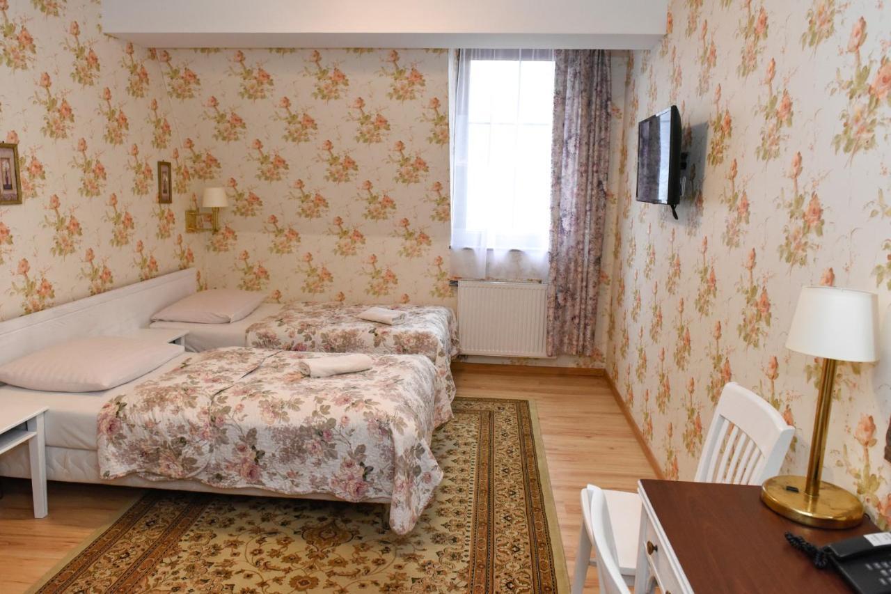 Dwor Ostoia Hotel Rymanów Buitenkant foto