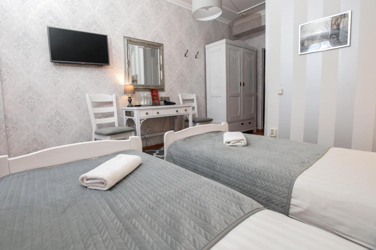Dwor Ostoia Hotel Rymanów Buitenkant foto