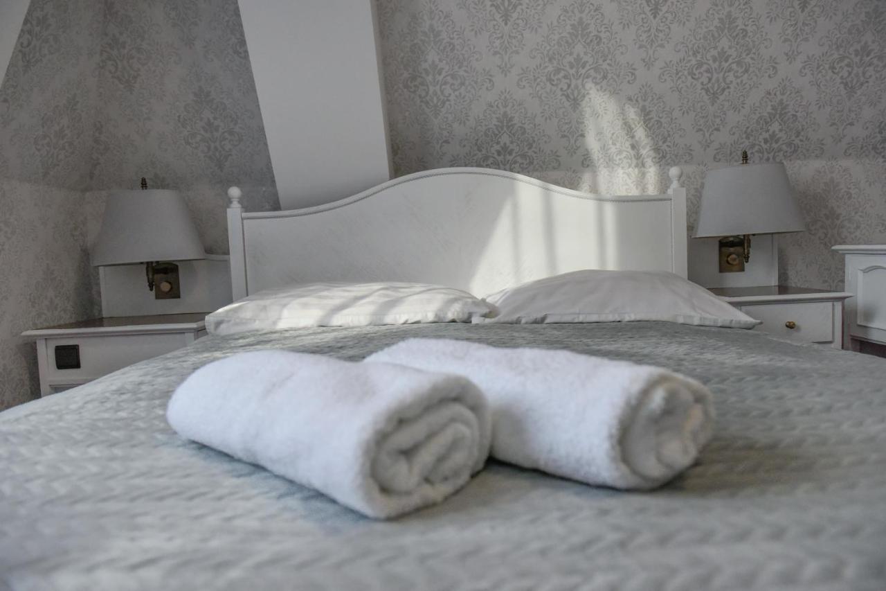 Dwor Ostoia Hotel Rymanów Buitenkant foto