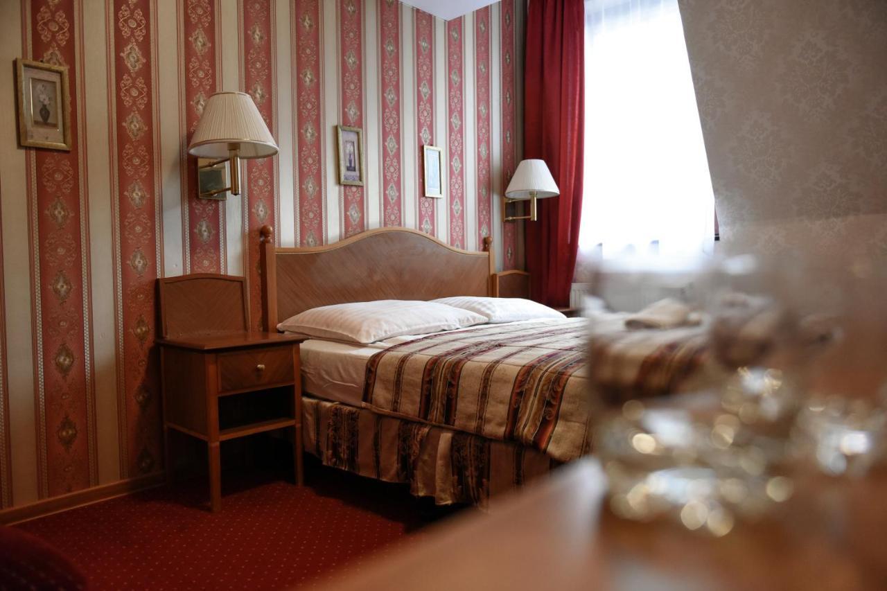 Dwor Ostoia Hotel Rymanów Buitenkant foto