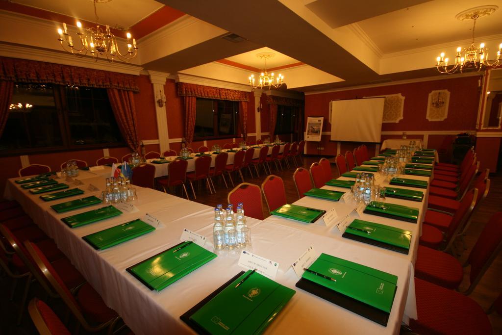 Dwor Ostoia Hotel Rymanów Buitenkant foto