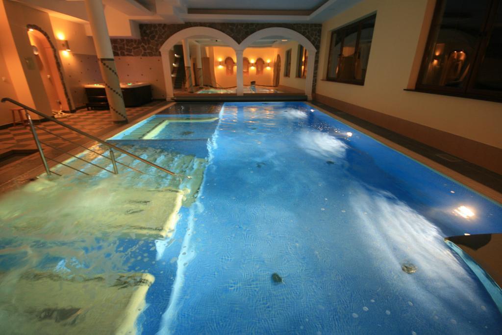 Dwor Ostoia Hotel Rymanów Buitenkant foto