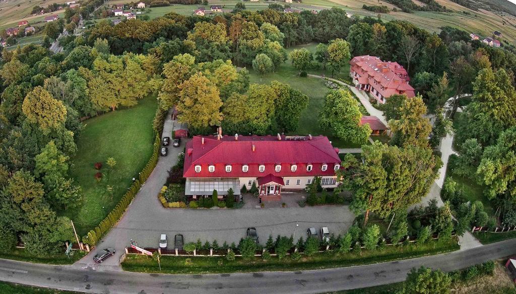 Dwor Ostoia Hotel Rymanów Buitenkant foto