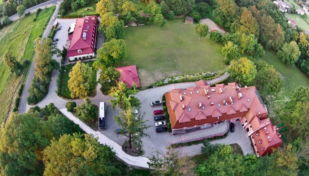 Dwor Ostoia Hotel Rymanów Buitenkant foto