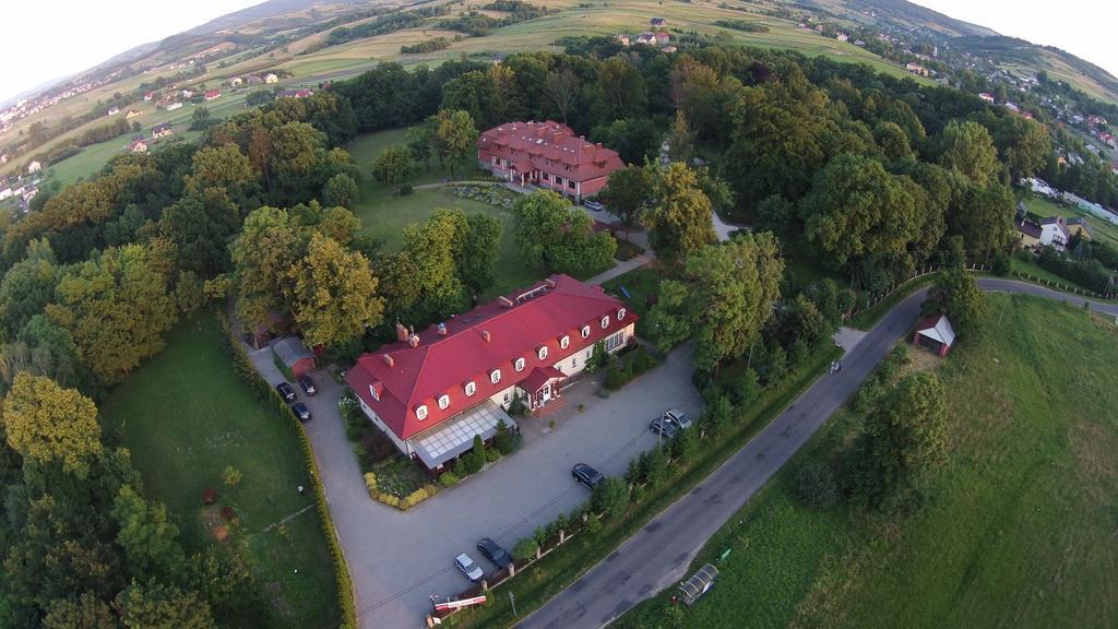 Dwor Ostoia Hotel Rymanów Buitenkant foto