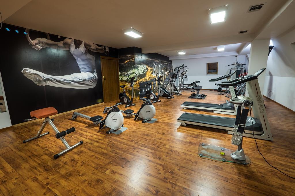 Dwor Ostoia Hotel Rymanów Buitenkant foto