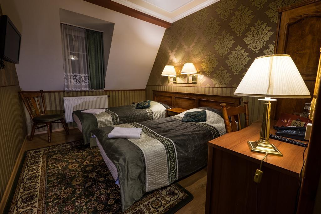 Dwor Ostoia Hotel Rymanów Buitenkant foto