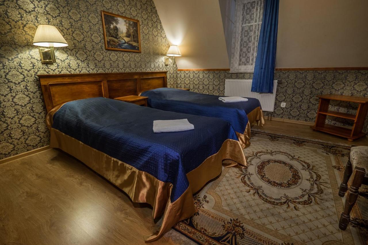 Dwor Ostoia Hotel Rymanów Buitenkant foto